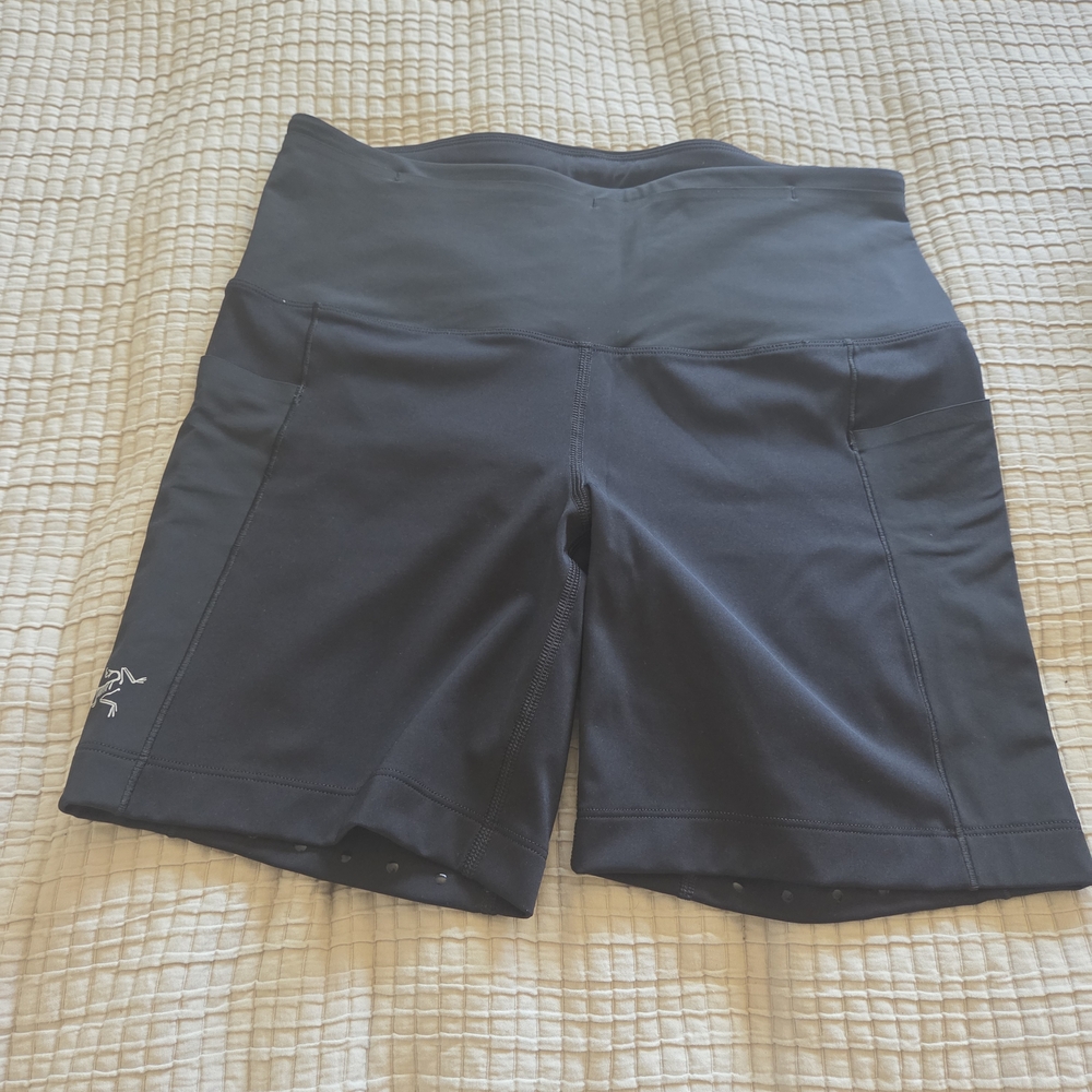 Arc'teryx Black Athletic Shorts High-Performance Moisture-Wicking